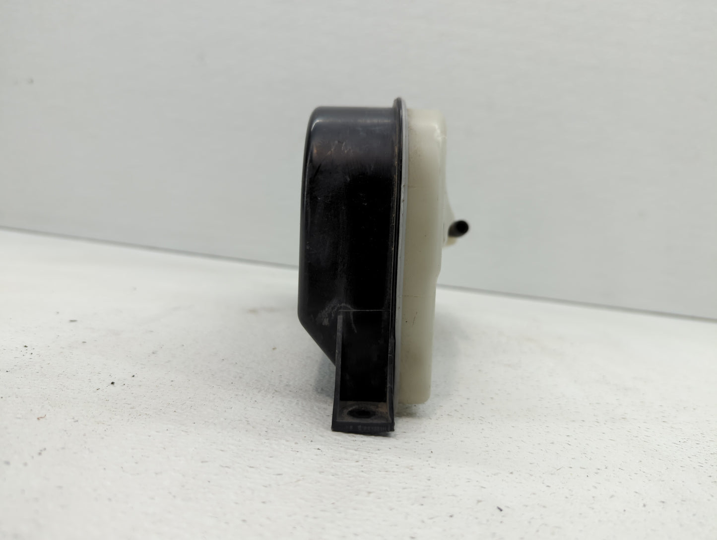 2005-2009 Hyundai Tucson Radiator Coolant Overflow Expansion Tank Bottle - Oemusedautoparts1.com
