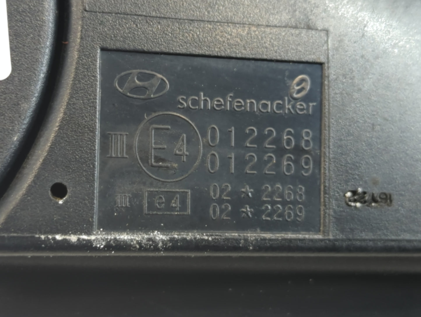 2005-2009 Hyundai Tucson Driver Left Side View Manual Door Mirror Grey - Oemusedautoparts1.com