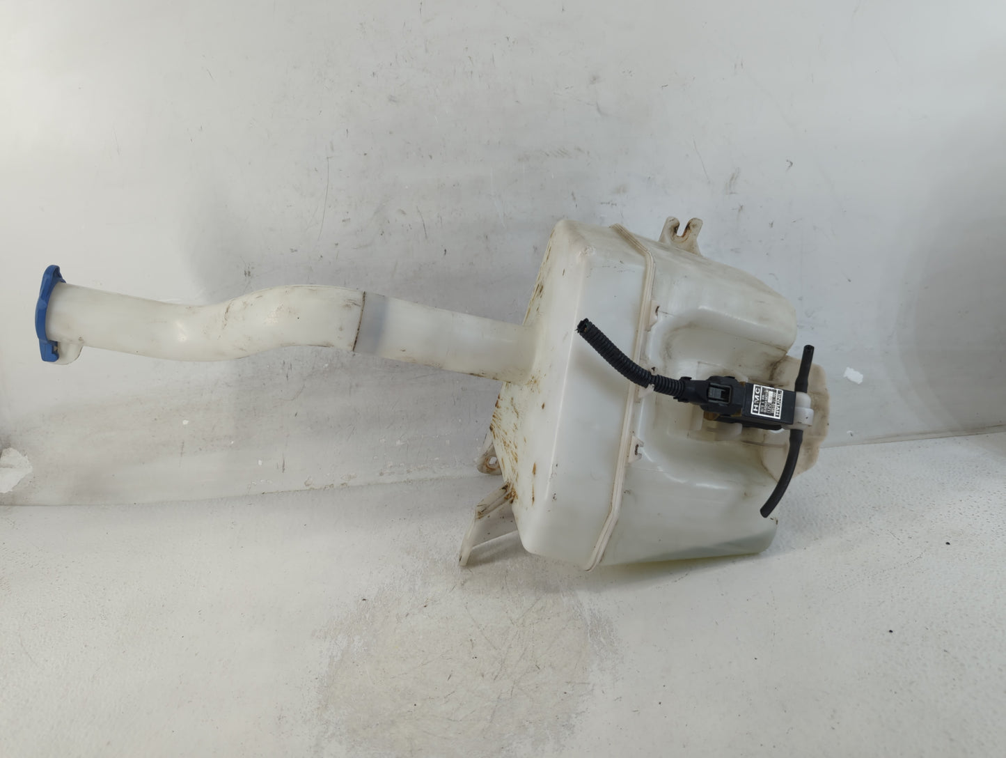 2005-2009 Hyundai Tucson Windshield Washer Fluid Reservoir Bottle Oem - Oemusedautoparts1.com