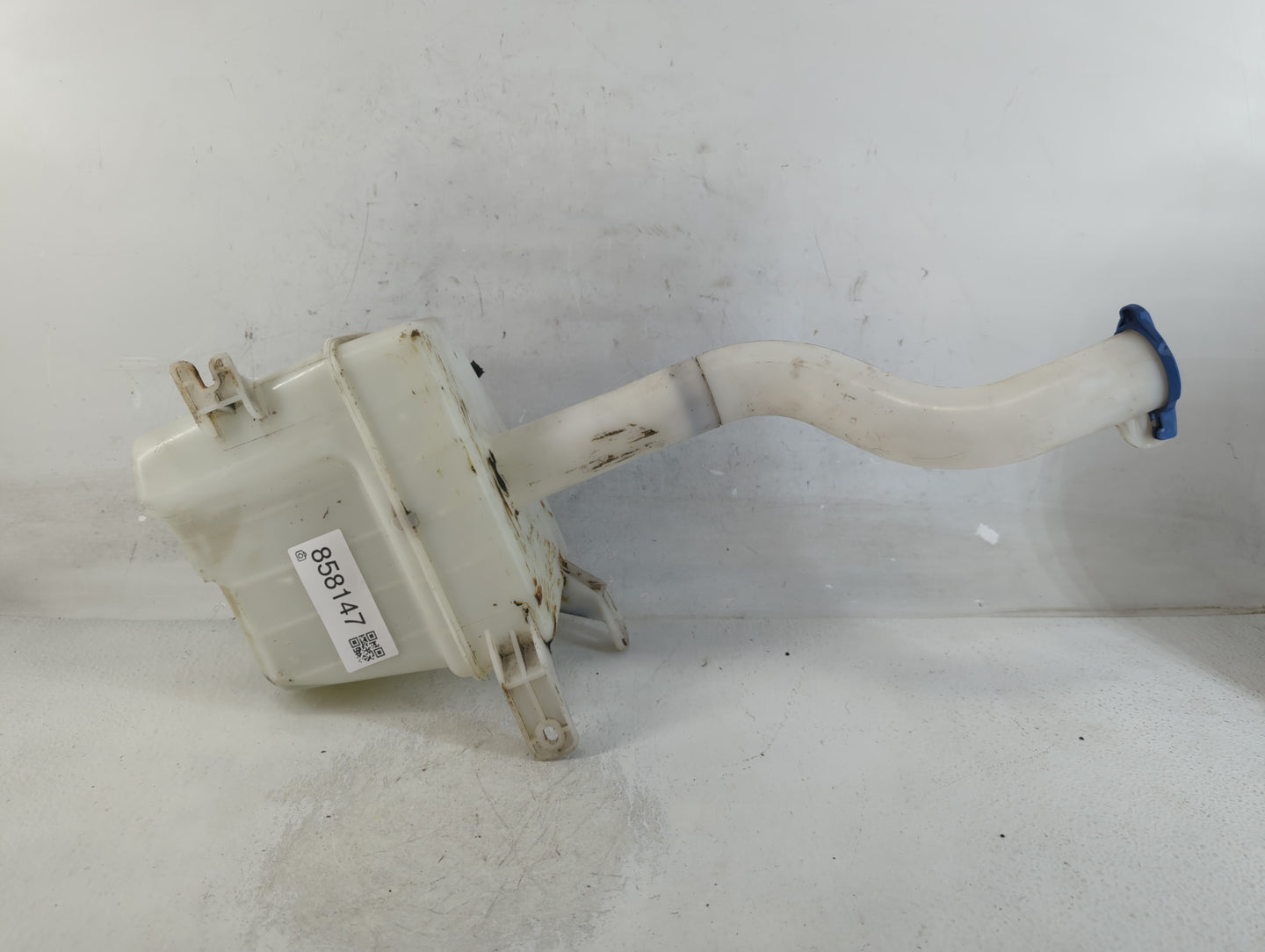 2005-2009 Hyundai Tucson Windshield Washer Fluid Reservoir Bottle Oem - Oemusedautoparts1.com
