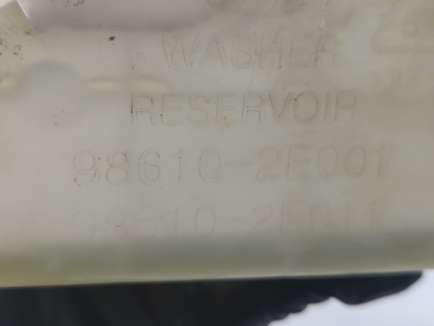 2005-2009 Hyundai Tucson Windshield Washer Fluid Reservoir Bottle Oem - Oemusedautoparts1.com