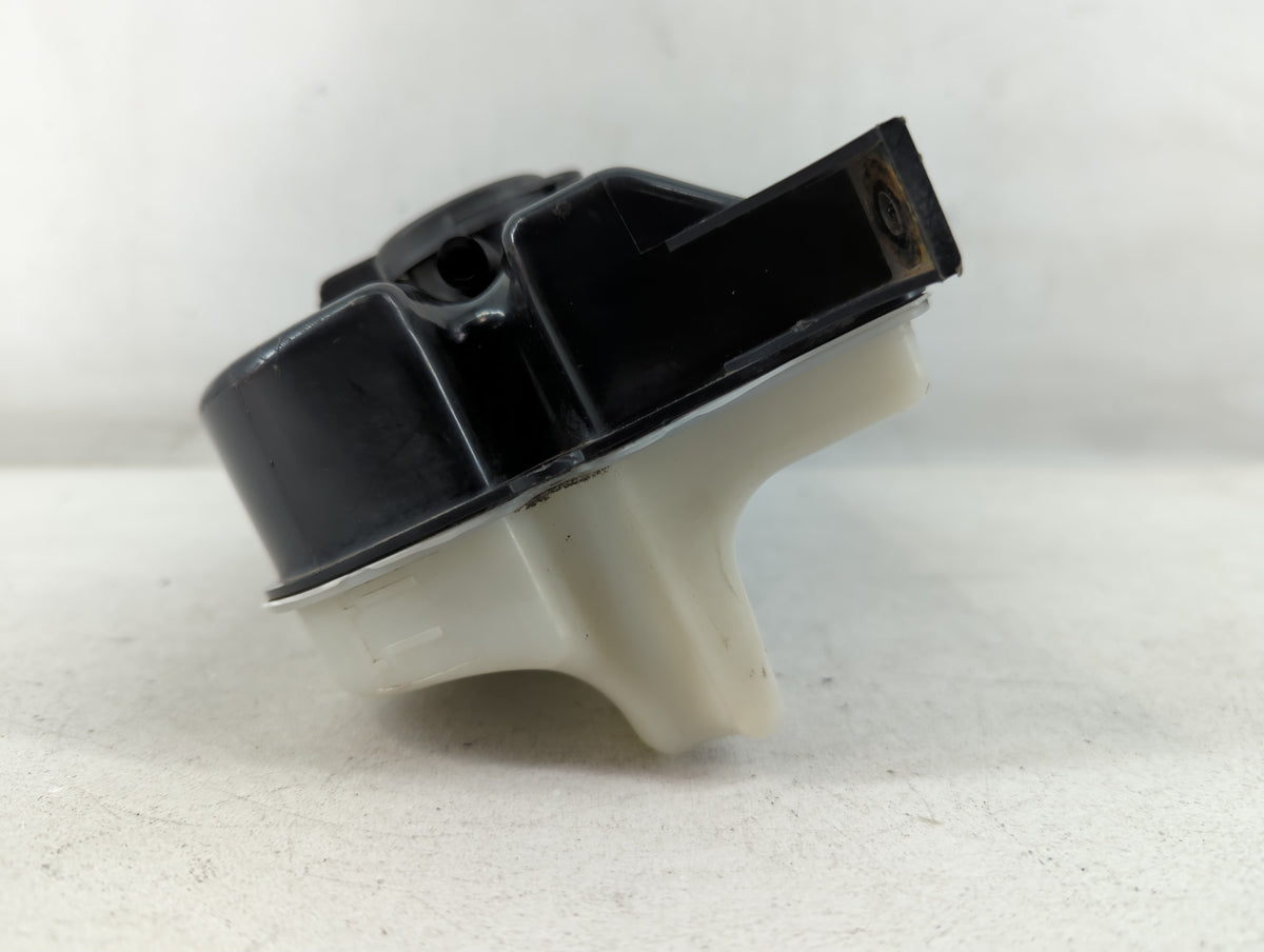 2005-2009 Hyundai Tucson Radiator Coolant Overflow Expansion Tank Bottle 858148 - Oemusedautoparts1.com