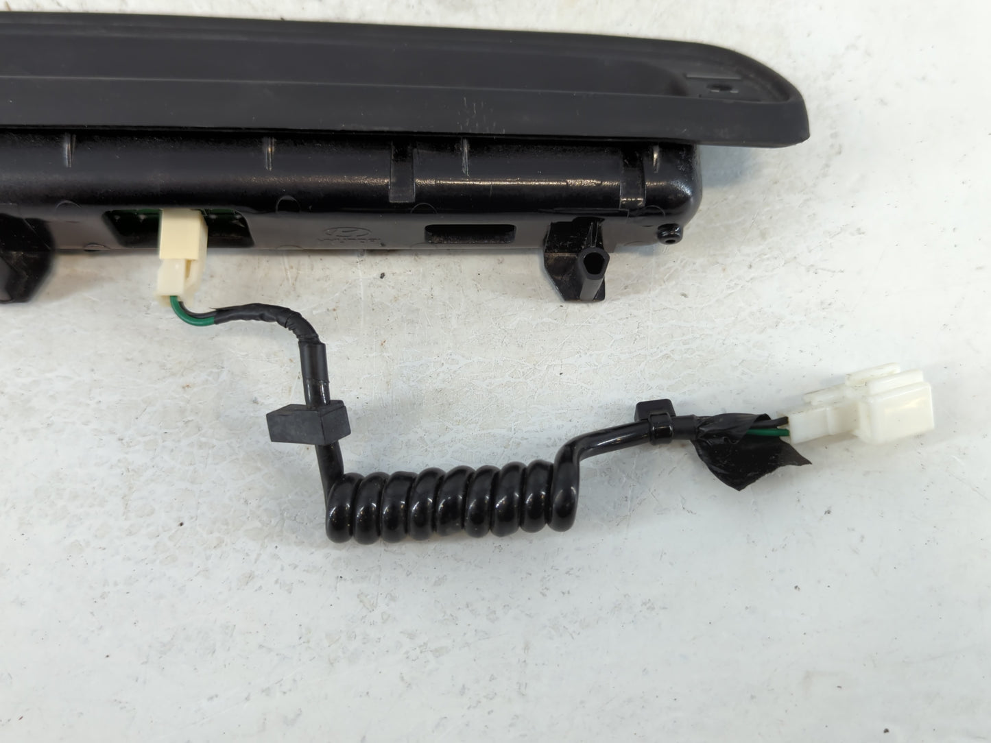 2007 Hyundai Tucson Third Brake Light Tail Light Fits OEM Used Auto Parts - Oemusedautoparts1.com