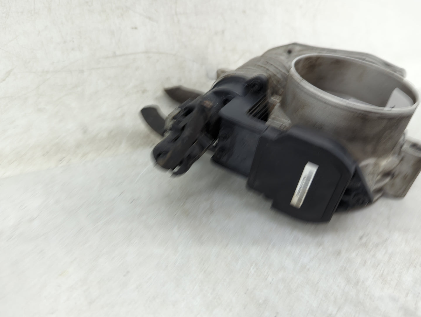 2007-2012 Hyundai Veracruz Throttle Body P/N:35100-3C200 Fits Fits 2006 2007 2008 2009 2010 2011 2012 OEM Used Auto Parts - 