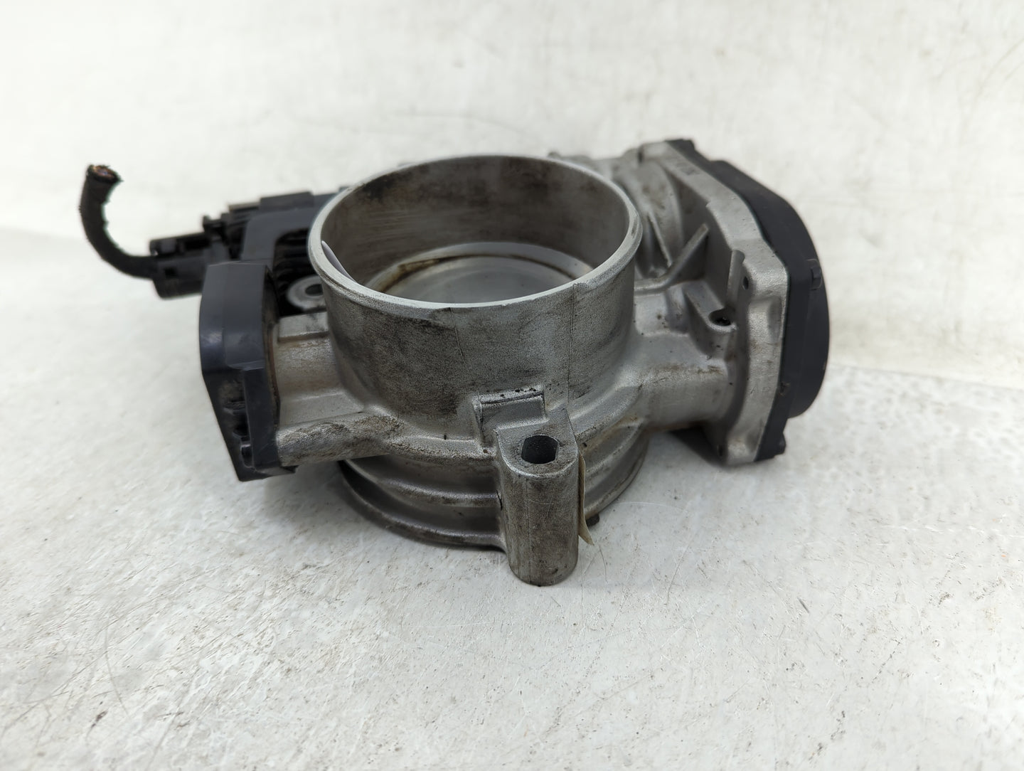 2007-2012 Hyundai Veracruz Throttle Body P/N:35100-3C200 Fits Fits 2006 2007 2008 2009 2010 2011 2012 OEM Used Auto Parts - 