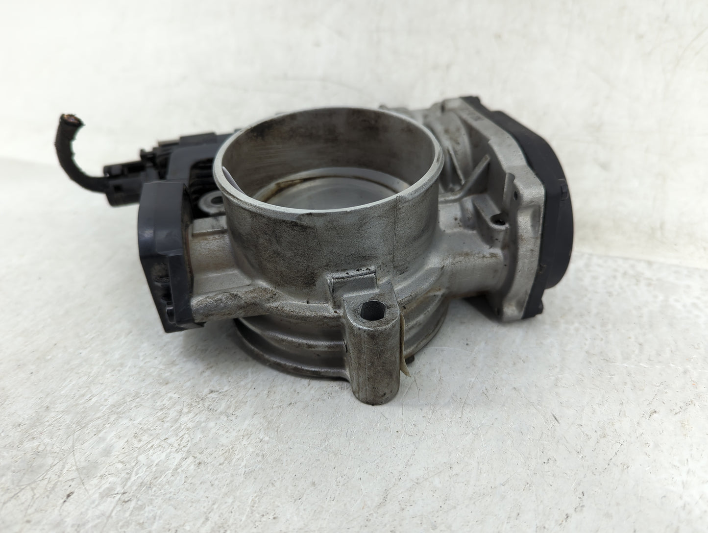 2007-2012 Hyundai Veracruz Throttle Body P/N:35100-3C200 Fits Fits 2006 2007 2008 2009 2010 2011 2012 OEM Used Auto Parts - 