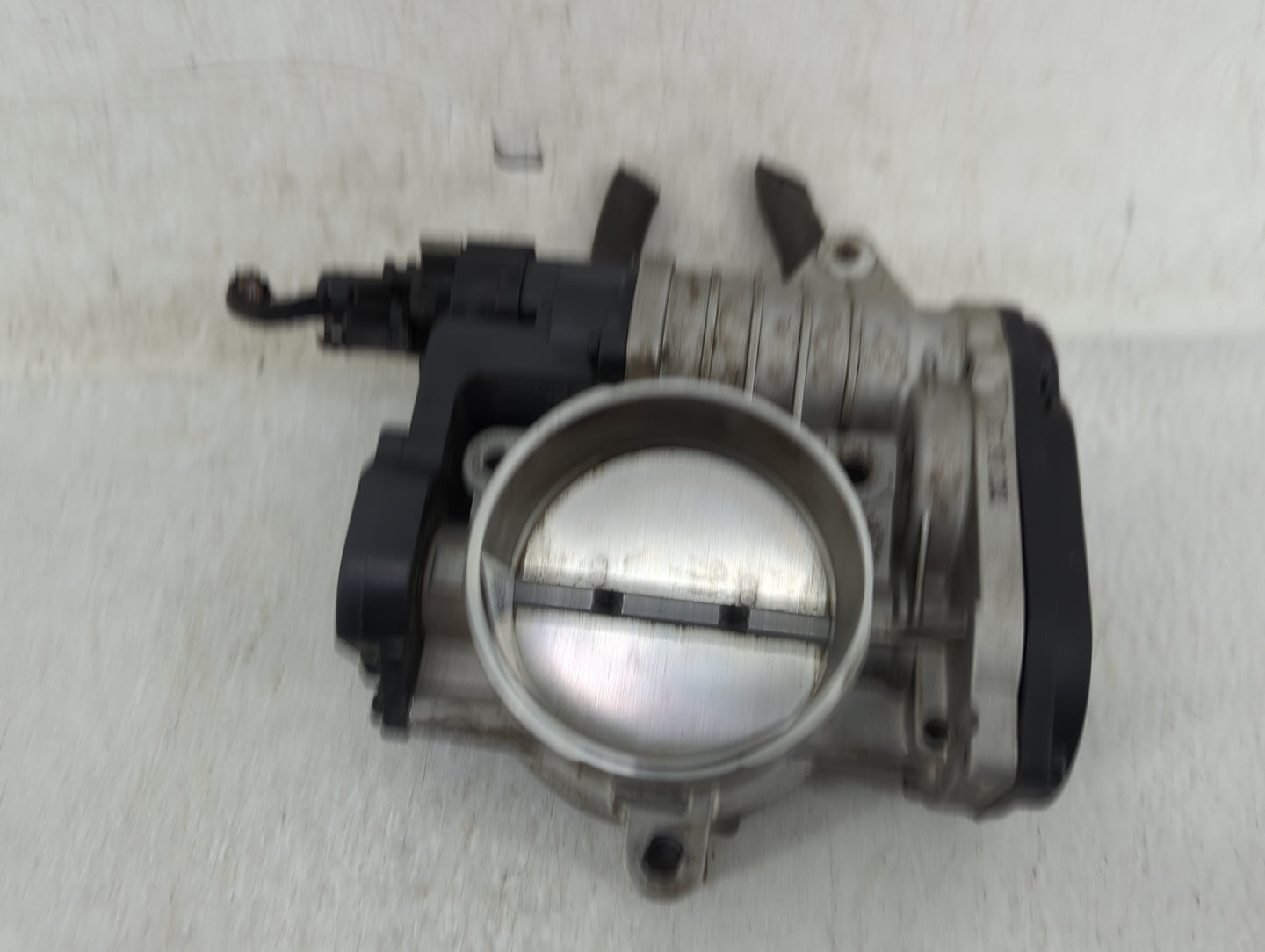 2007-2012 Hyundai Veracruz Throttle Body P/N:35100-3C200 Fits Fits 2006 2007 2008 2009 2010 2011 2012 OEM Used Auto Parts - 