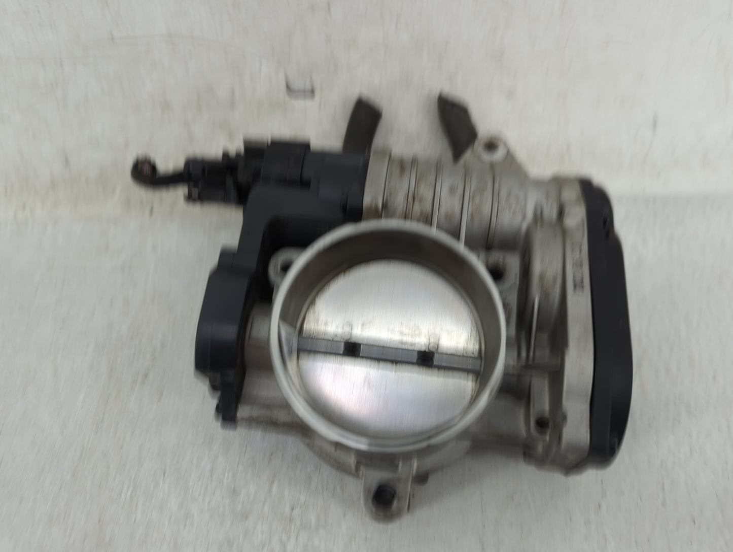 2007-2012 Hyundai Veracruz Throttle Body P/N:35100-3C200 Fits Fits 2006 2007 2008 2009 2010 2011 2012 OEM Used Auto Parts - 