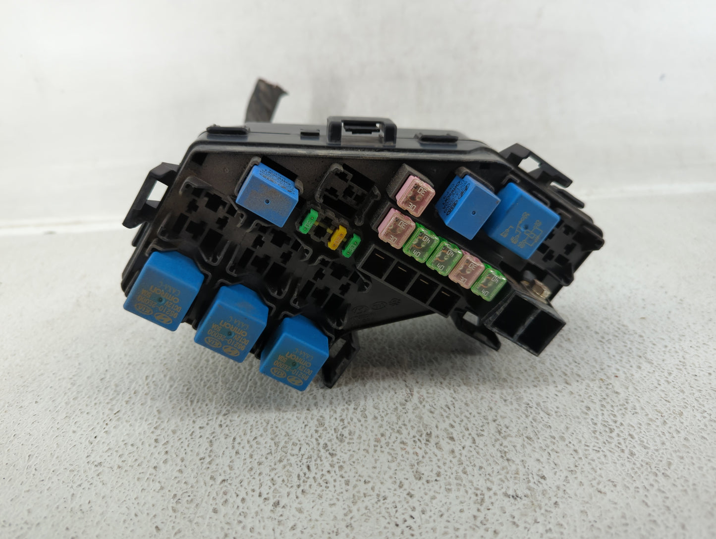 2007 Hyundai Veracruz Fusebox Fuse Box Panel Relay Module Fits OEM Used Auto Parts - Oemusedautoparts1.com