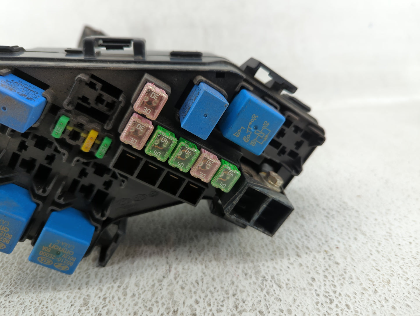 2007 Hyundai Veracruz Fusebox Fuse Box Panel Relay Module Fits OEM Used Auto Parts - Oemusedautoparts1.com