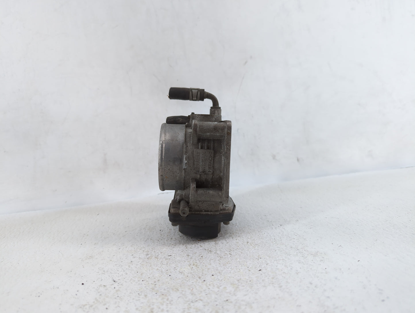 2007-2008 Infiniti G35 Throttle Body P/N:RME60-21 RME60-12 Fits OEM Used Auto Parts - Oemusedautoparts1.com