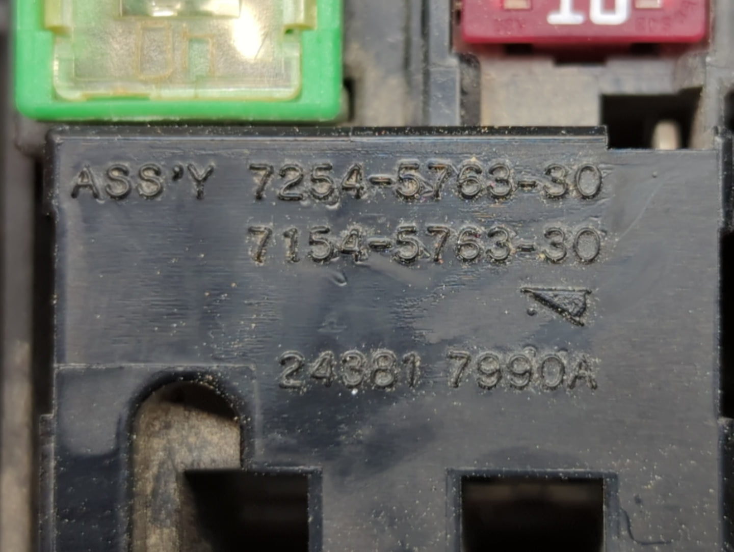 2007-2008 Infiniti G35 Fusebox Fuse Box Panel Relay Module P/N:24381 7990A 284B7JK00A Fits Fits 2007 2008 OEM Used Auto Part