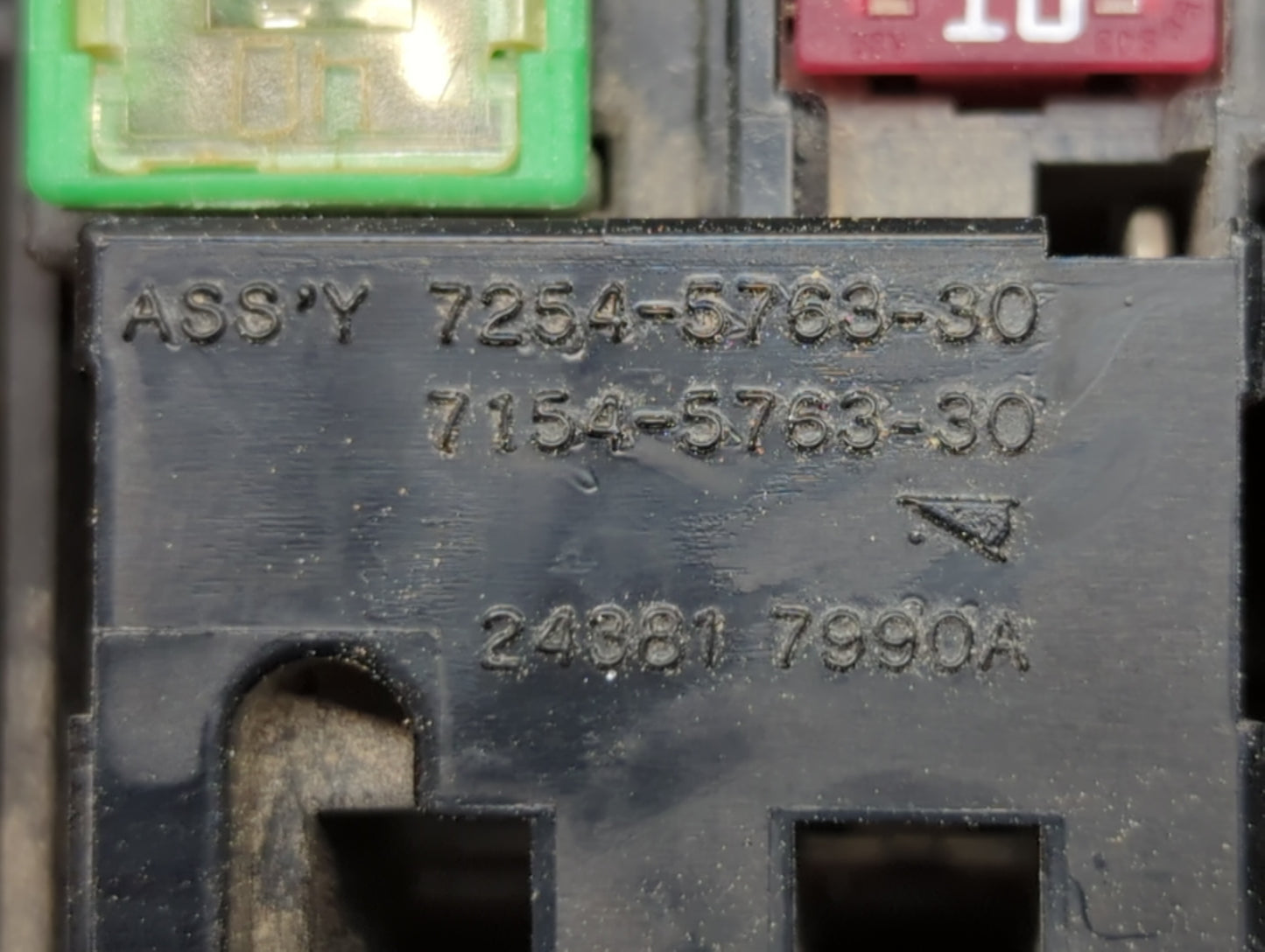 2007-2008 Infiniti G35 Fusebox Fuse Box Panel Relay Module P/N:24381 7990A 284B7JK00A Fits Fits 2007 2008 OEM Used Auto Part