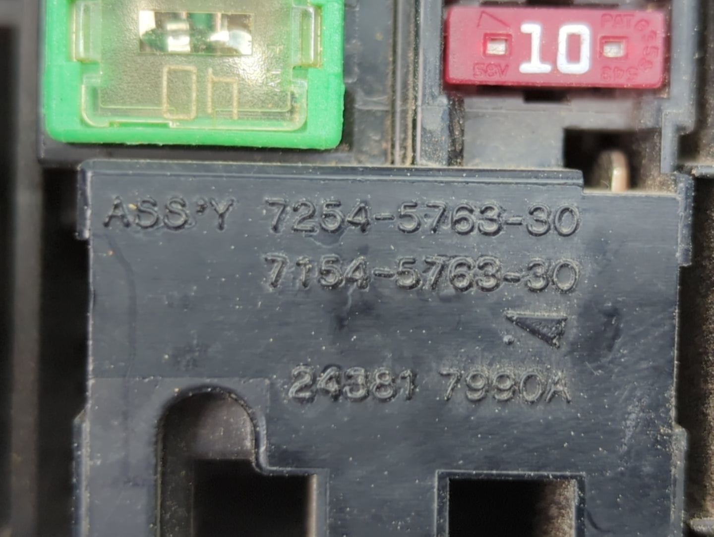 2007-2008 Infiniti G35 Fusebox Fuse Box Panel Relay Module P/N:24381 7990A 284B7JK00A Fits Fits 2007 2008 OEM Used Auto Part