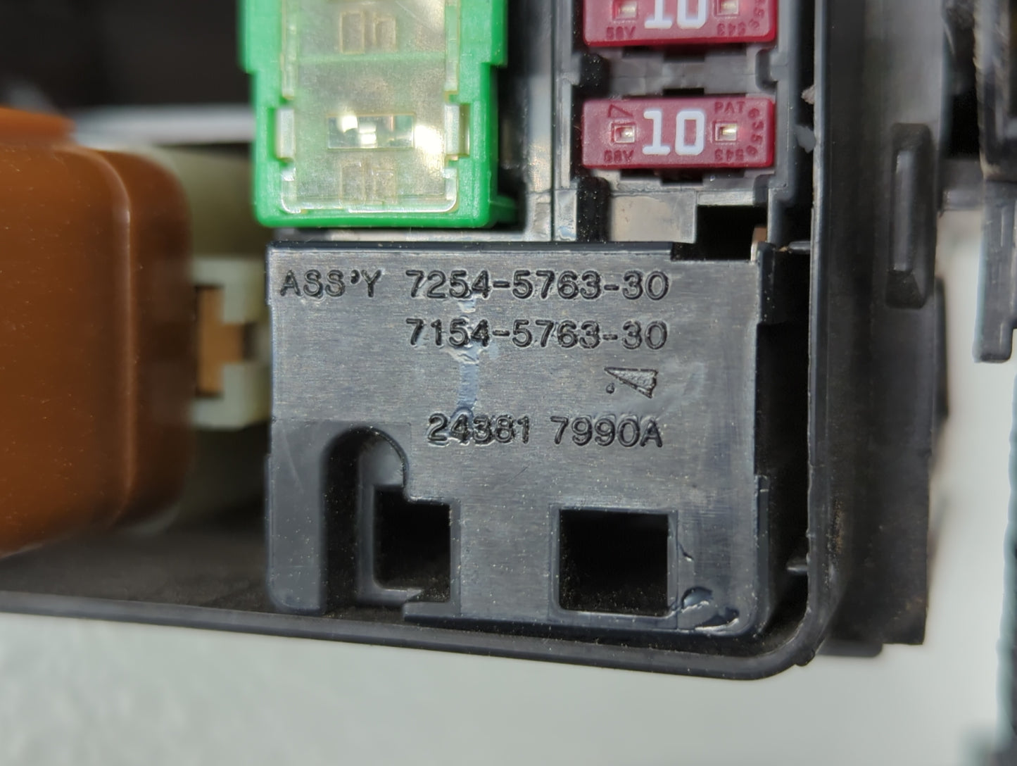 2007-2008 Infiniti G35 Fusebox Fuse Box Panel Relay Module P/N:24381 7990A 284B7JK00A Fits Fits 2007 2008 OEM Used Auto Part