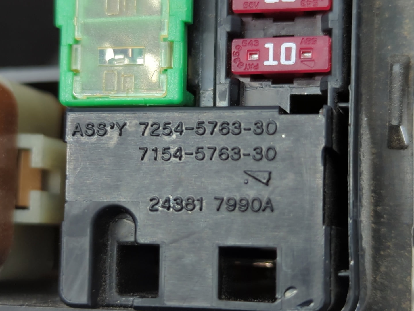 2007-2008 Infiniti G35 Fusebox Fuse Box Panel Relay Module P/N:24381 7990A 284B7JK00A Fits Fits 2007 2008 OEM Used Auto Part