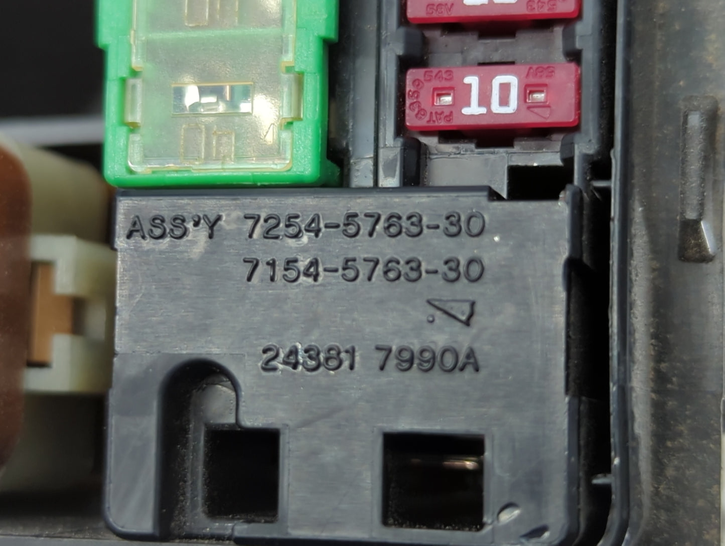 2007-2008 Infiniti G35 Fusebox Fuse Box Panel Relay Module P/N:24381 7990A 284B7JK00A Fits Fits 2007 2008 OEM Used Auto Part