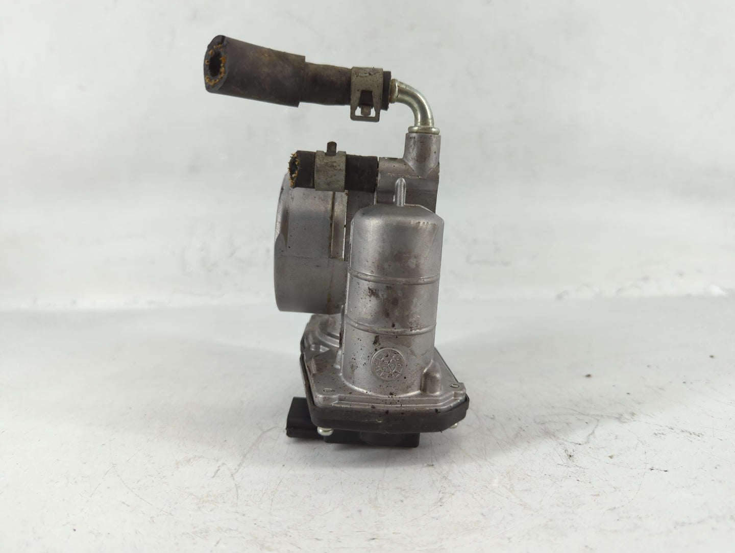 2007-2008 Infiniti G35 Throttle Body P/N:S0520H RME60-21 Fits OEM Used Auto Parts - Oemusedautoparts1.com