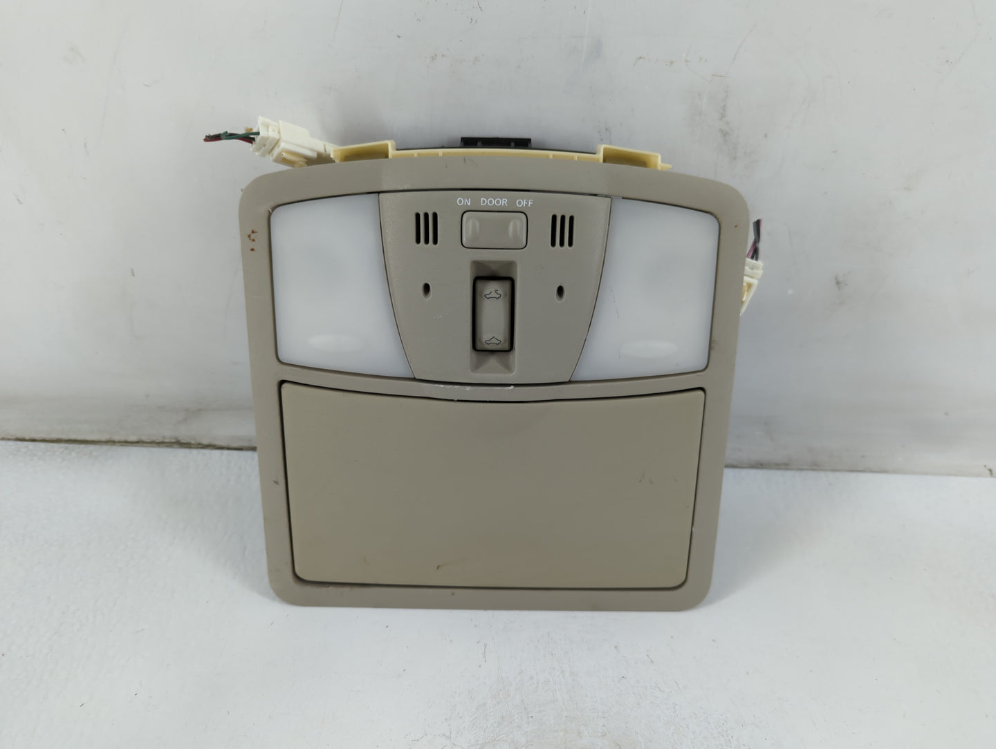 2007 Infiniti G35 Overhead Roof Console - Oemusedautoparts1.com