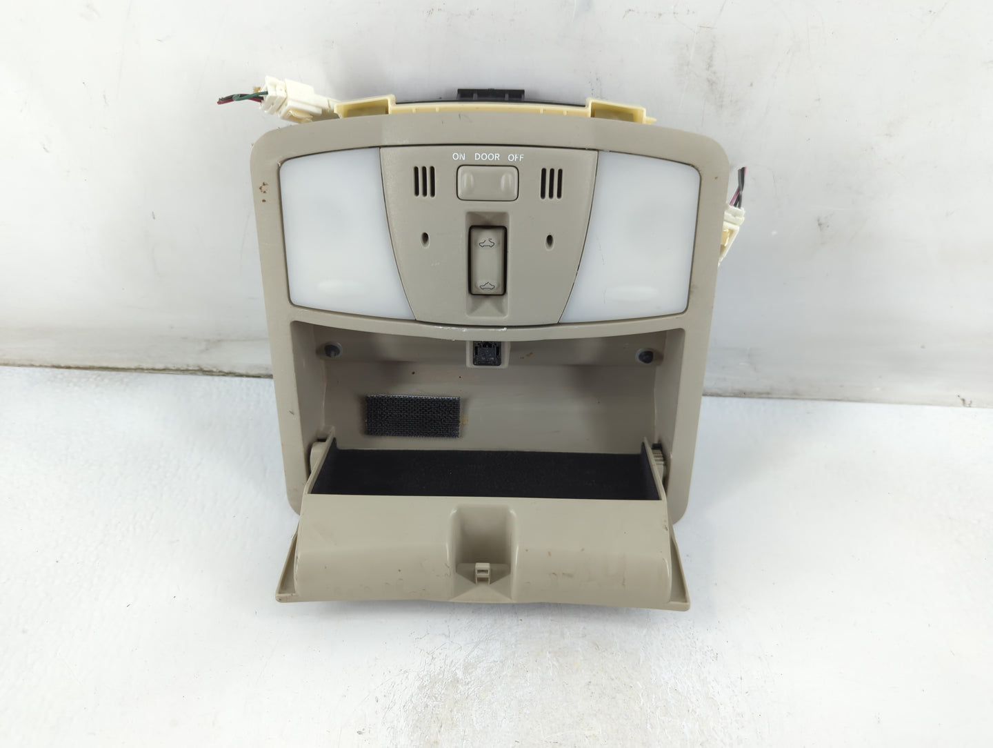 2007 Infiniti G35 Overhead Roof Console - Oemusedautoparts1.com