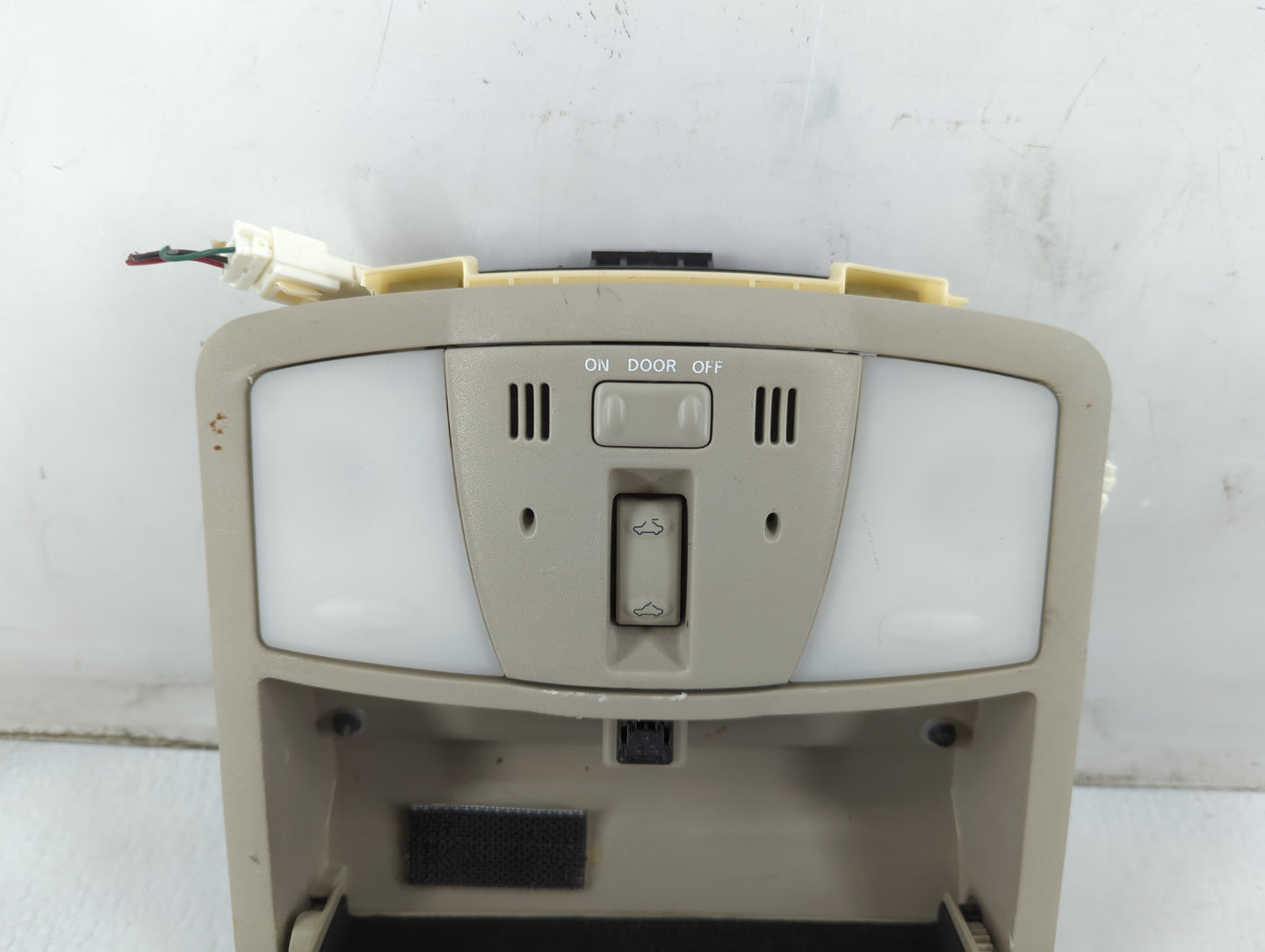 2007 Infiniti G35 Overhead Roof Console - Oemusedautoparts1.com