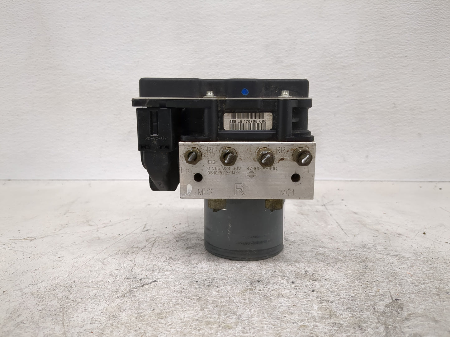 2006-2007 Infiniti M45 ABS Pump Control Module Replacement P/N:0 265 950 451 27534AG16A Fits Fits 2006 2007 OEM Used Auto Pa