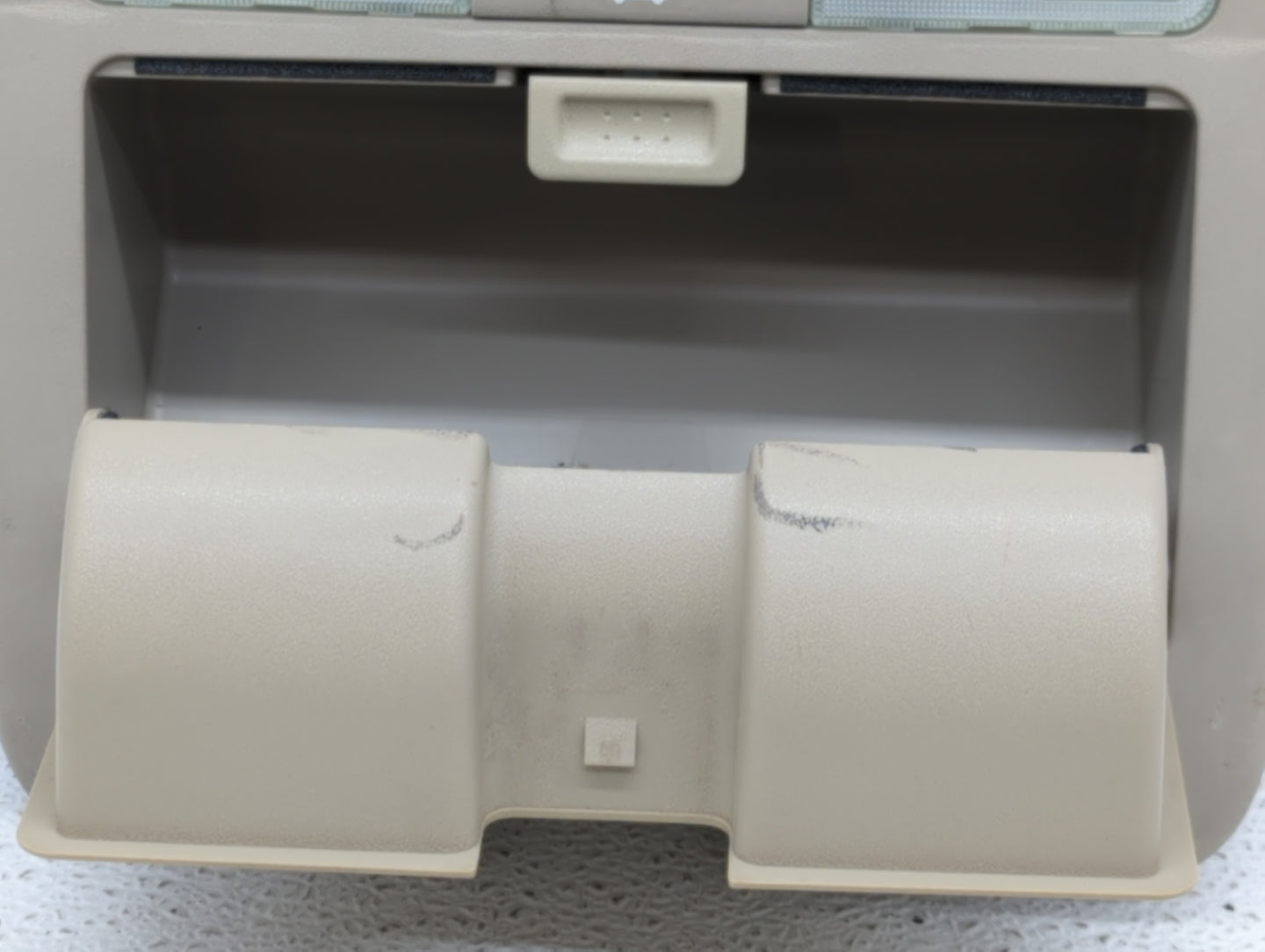 2007 Infiniti M45 Overhead Roof Console - Oemusedautoparts1.com