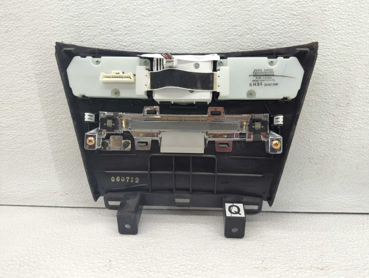 2006-2007 Infiniti M45 Radio Control Panel - Oemusedautoparts1.com