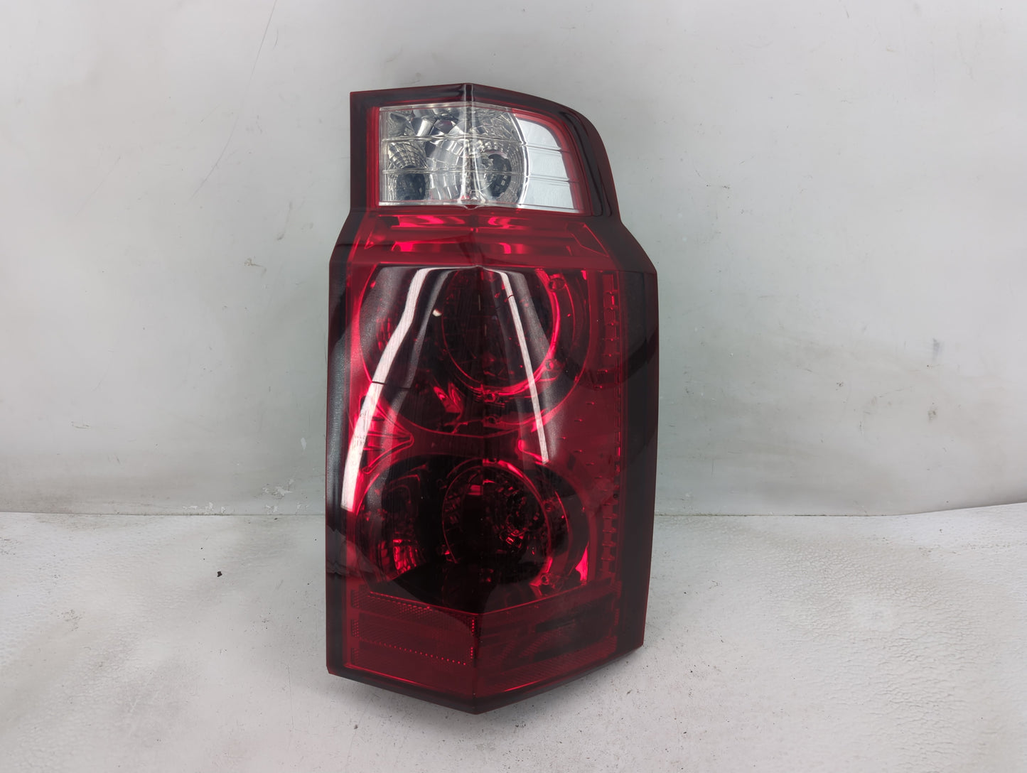 2006-2010 Jeep Commander Tail Light Assembly Passenger Right OEM P/N:55396458AH Fits Fits 2006 2007 2008 2009 2010 OEM Used 