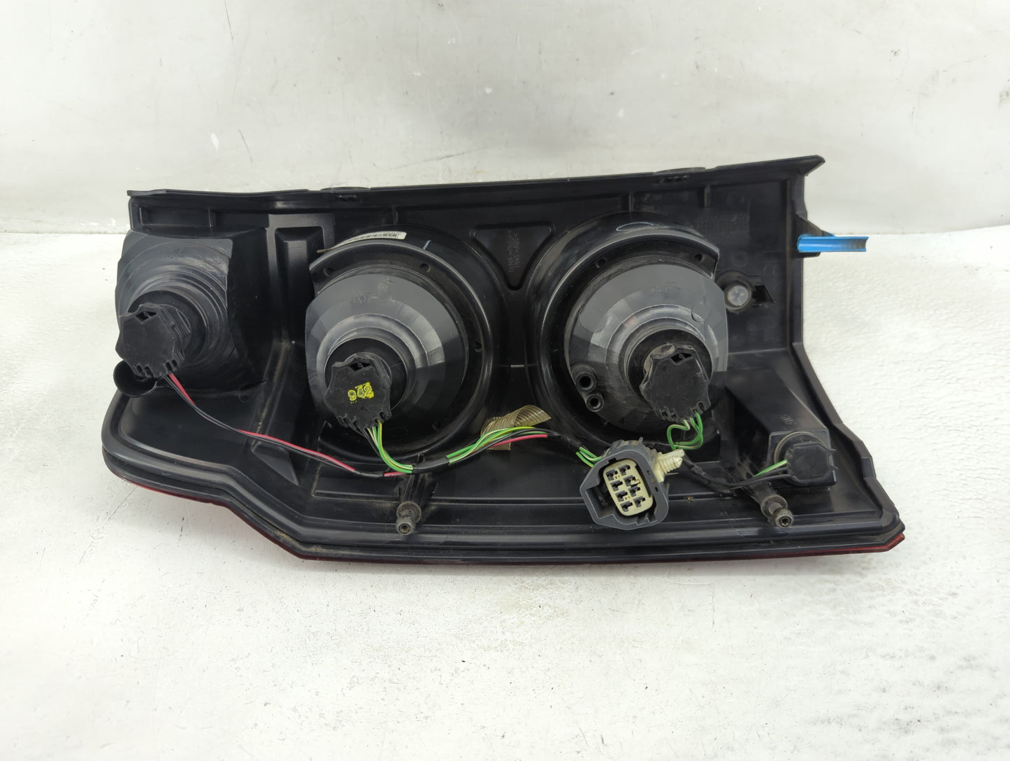 2006-2010 Jeep Commander Tail Light Assembly Passenger Right OEM P/N:55396458AH Fits Fits 2006 2007 2008 2009 2010 OEM Used 