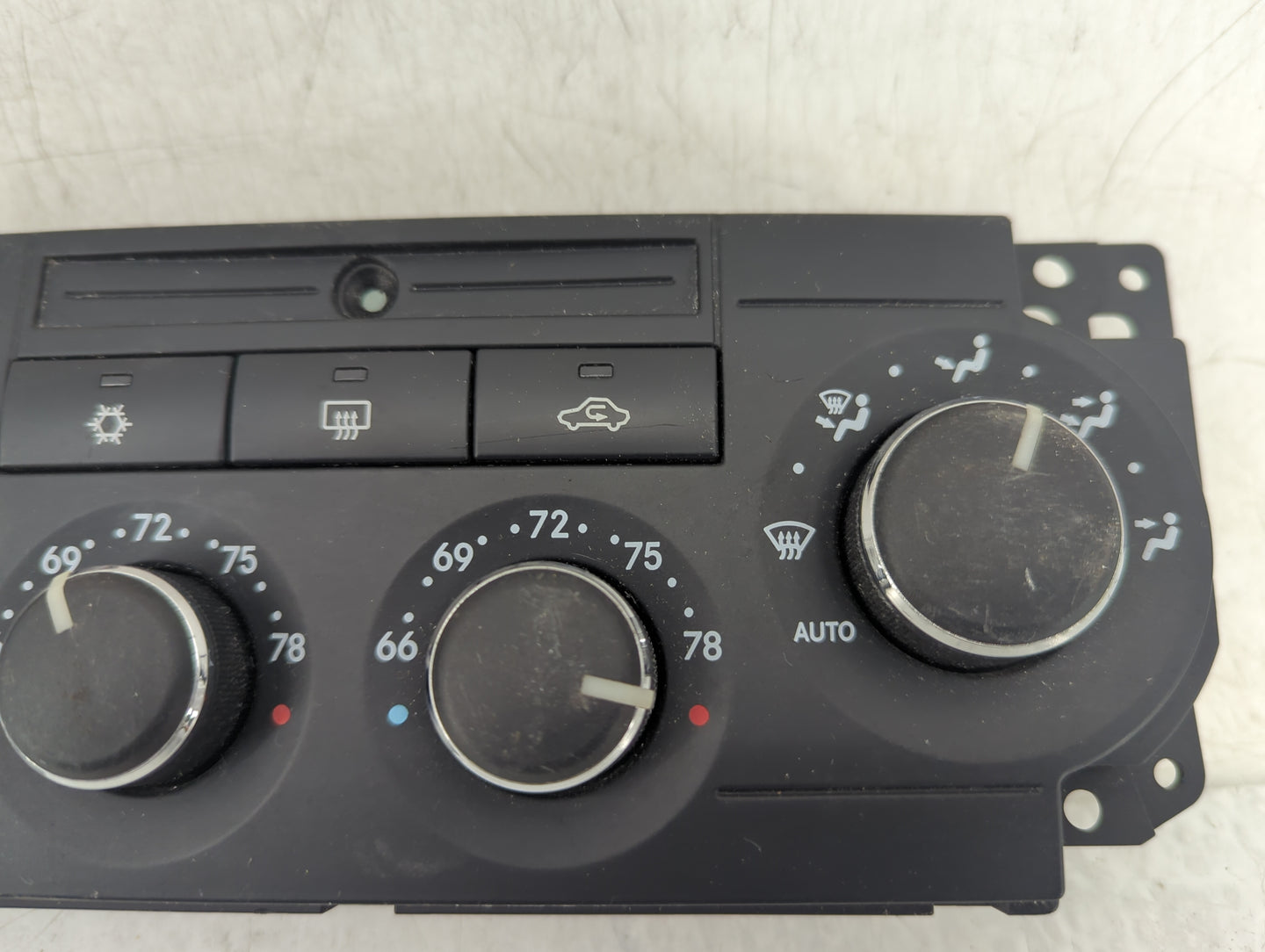 2006-2007 Jeep Commander Climate Control Module Temperature AC/Heater Replacement P/N:P55111010AI Fits Fits 2005 2006 2007 O