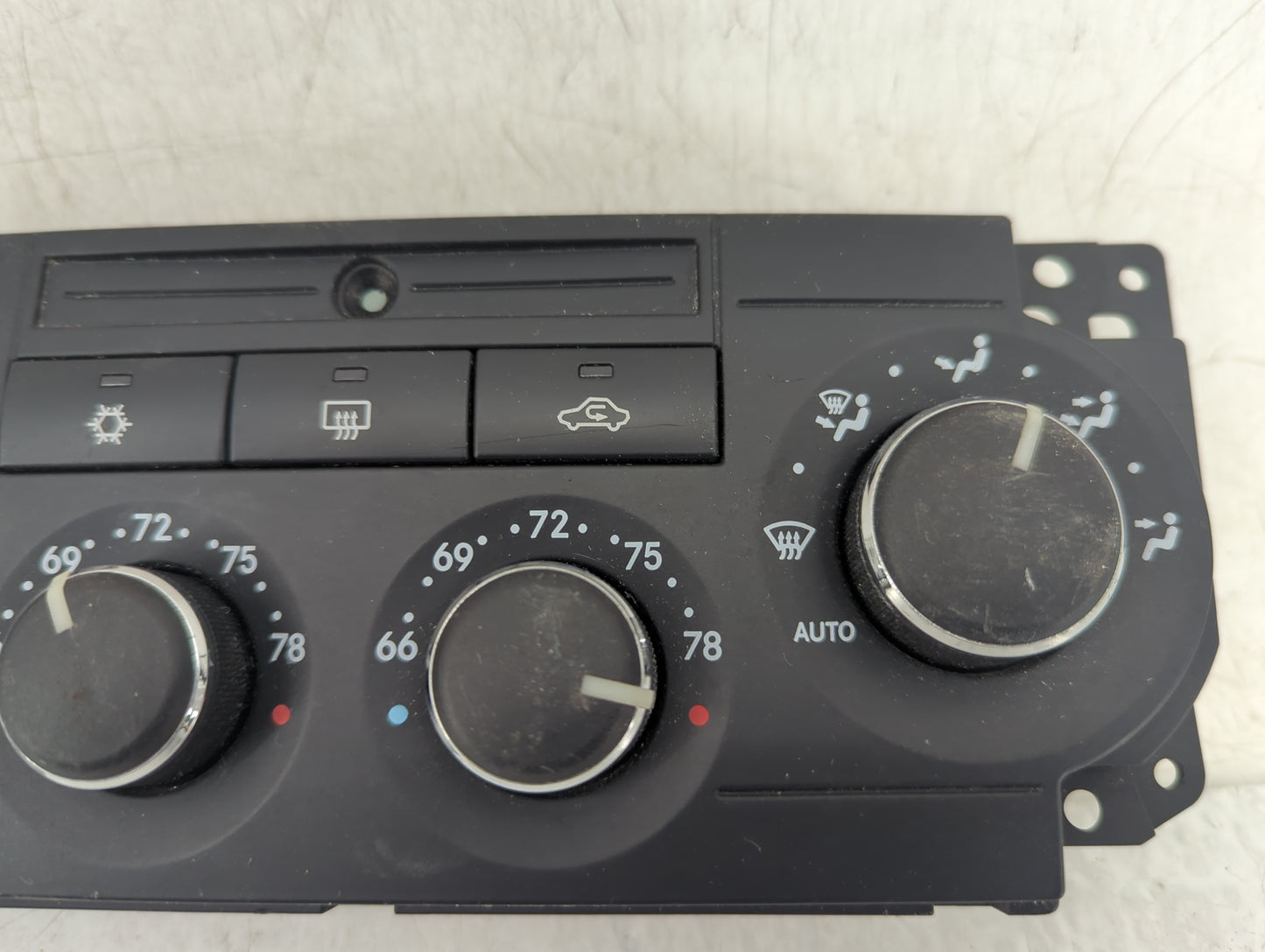 2006-2007 Jeep Commander Climate Control Module Temperature AC/Heater Replacement P/N:P55111010AI Fits Fits 2005 2006 2007 O