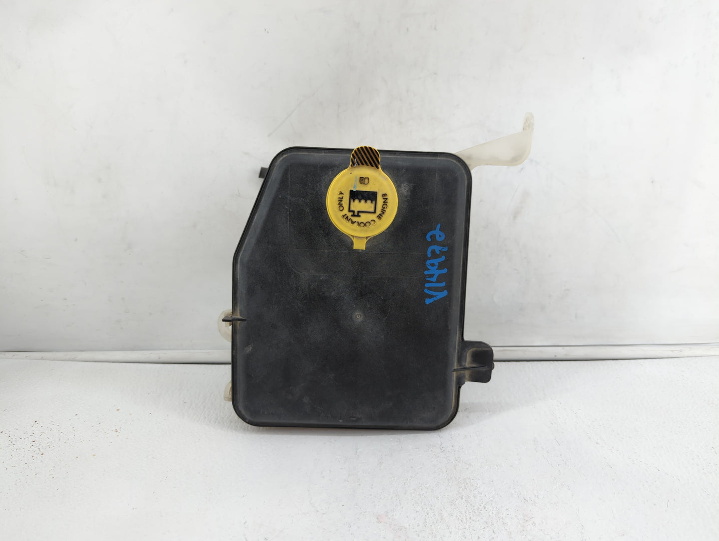 2006-2007 Jeep Commander Radiator Coolant Overflow Expansion Tank Bottle 400173 - Oemusedautoparts1.com