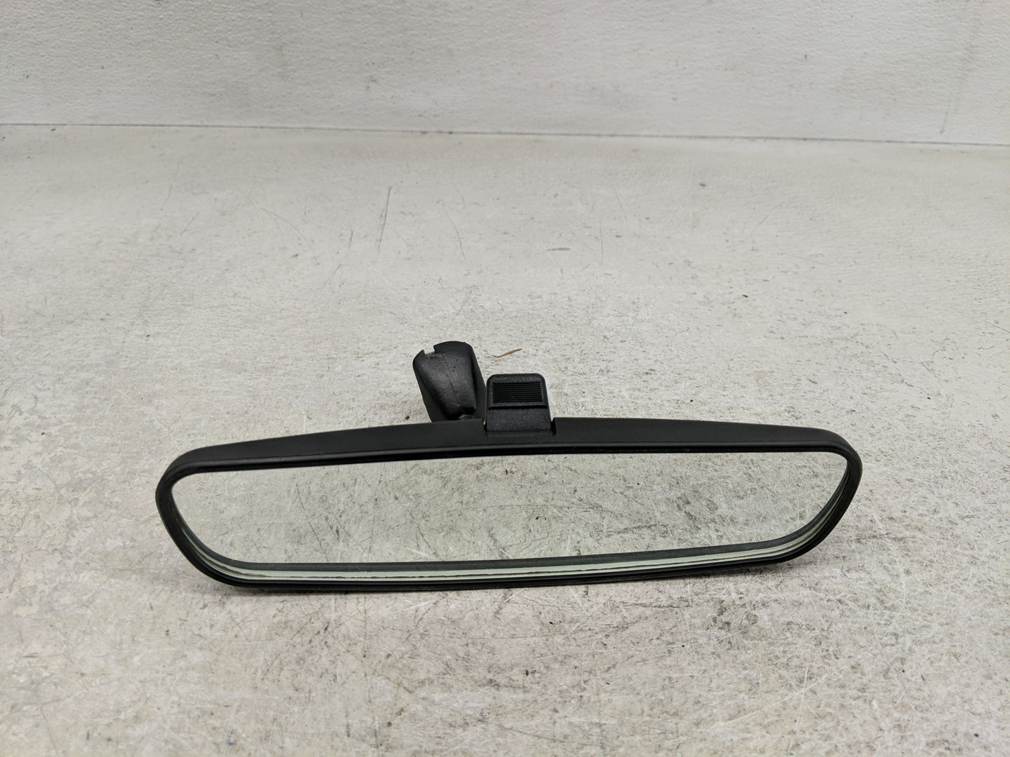 2007 Jeep Compass Interior Rear View Mirror Replacement OEM P/N:E8011681 Fits OEM Used Auto Parts - Oemusedautoparts1.com