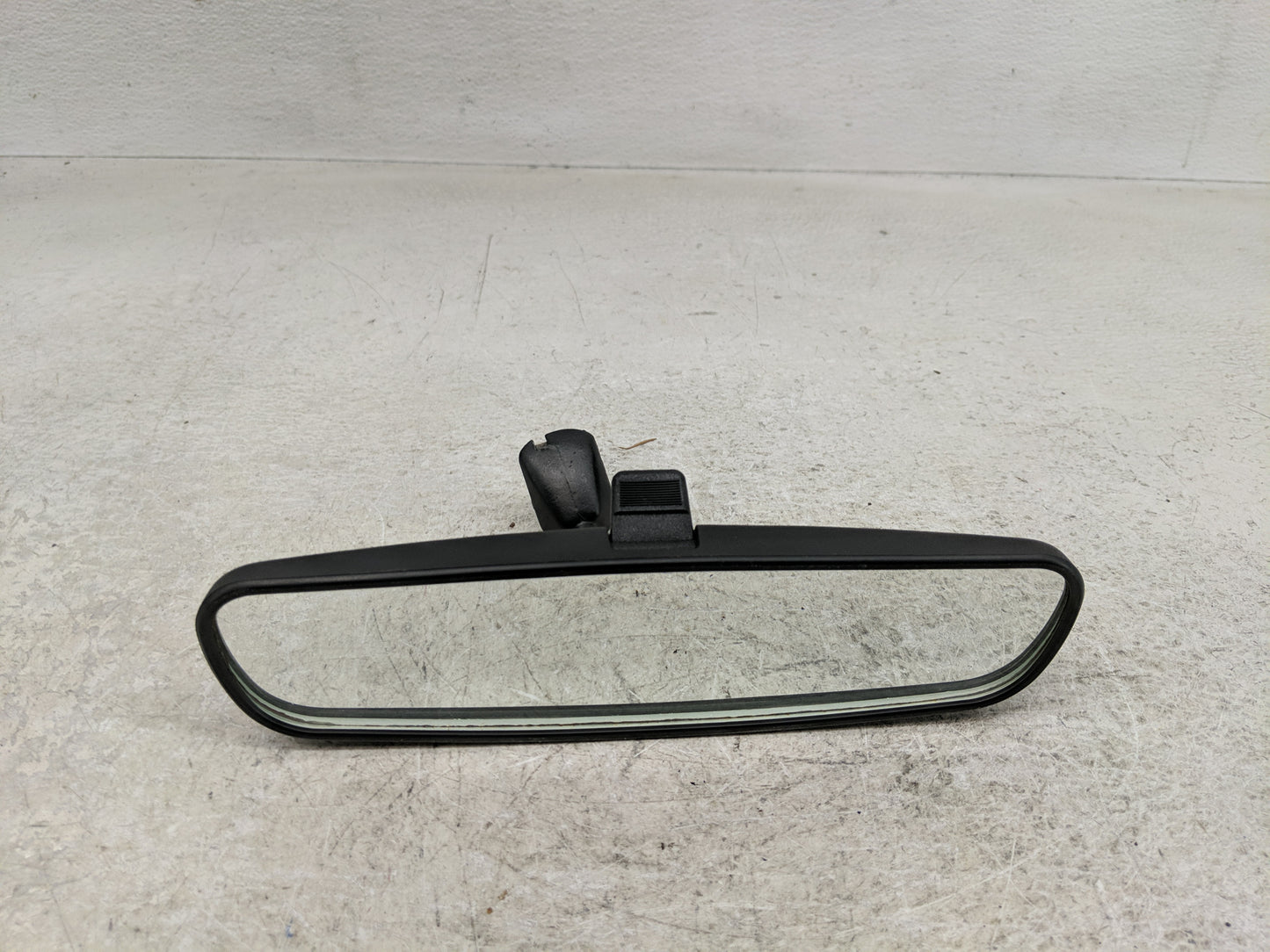 2007 Jeep Compass Interior Rear View Mirror Replacement OEM P/N:E8011681 Fits OEM Used Auto Parts - Oemusedautoparts1.com