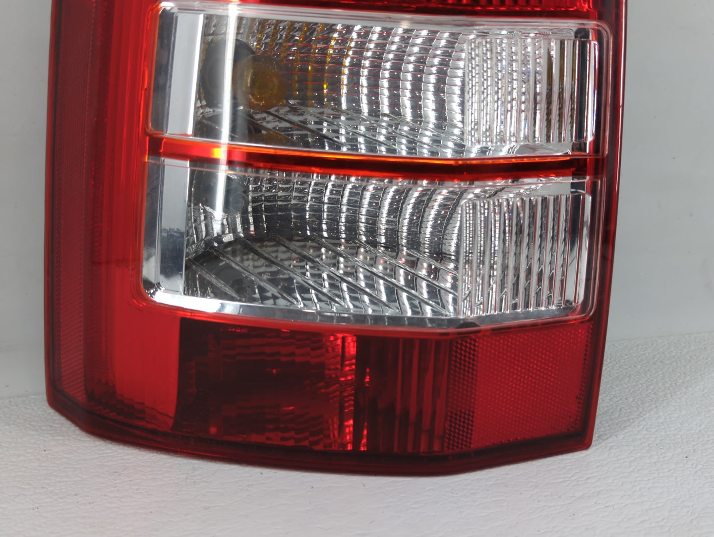 2007-2010 Jeep Compass Tail Light Assembly Driver Left OEM P/N:30233003 222 138, 222 139 Fits Fits 2007 2008 2009 2010 OEM U