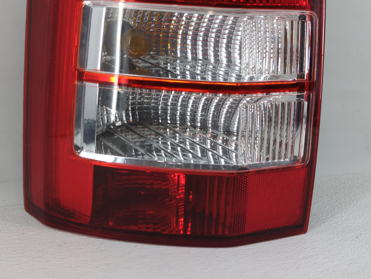 2007-2010 Jeep Compass Tail Light Assembly Driver Left OEM P/N:30233003 222 138, 222 139 Fits Fits 2007 2008 2009 2010 OEM U
