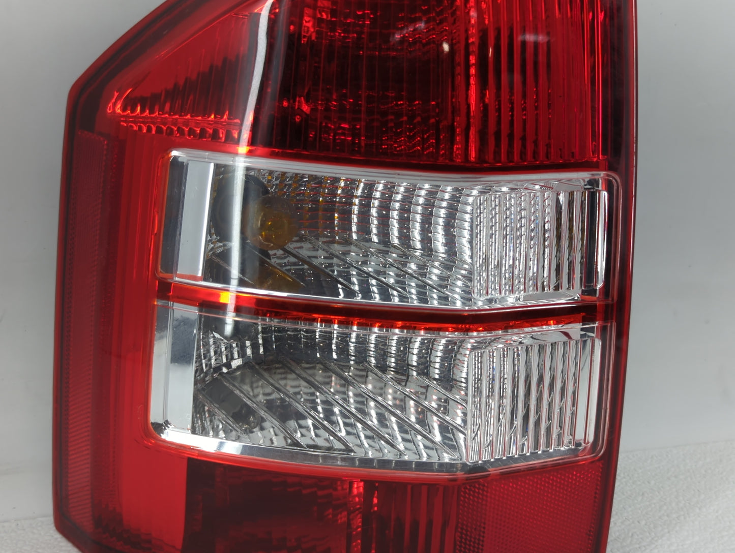 2007-2010 Jeep Compass Tail Light Assembly Driver Left OEM P/N:30233003 222 138, 222 139 Fits Fits 2007 2008 2009 2010 OEM U