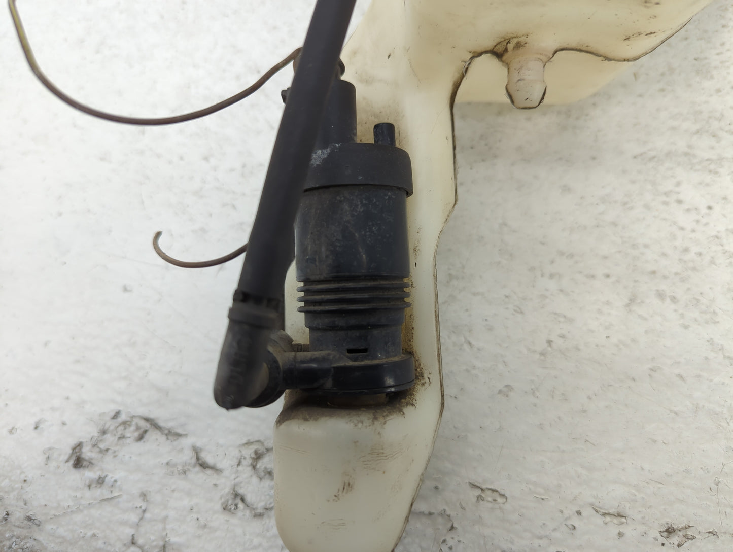 Jeep Compass Windshield Washer Fluid Reservoir Bottle Oem - Oemusedautoparts1.com