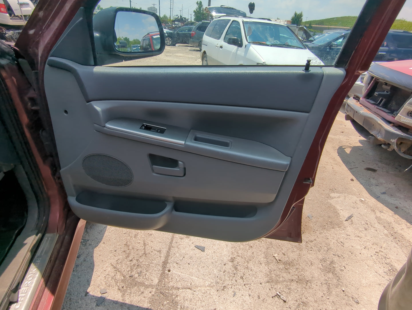 2007 Jeep Grand Cherokee Front Right Passenger Interior Door Panel Trim - Oemusedautoparts1.com