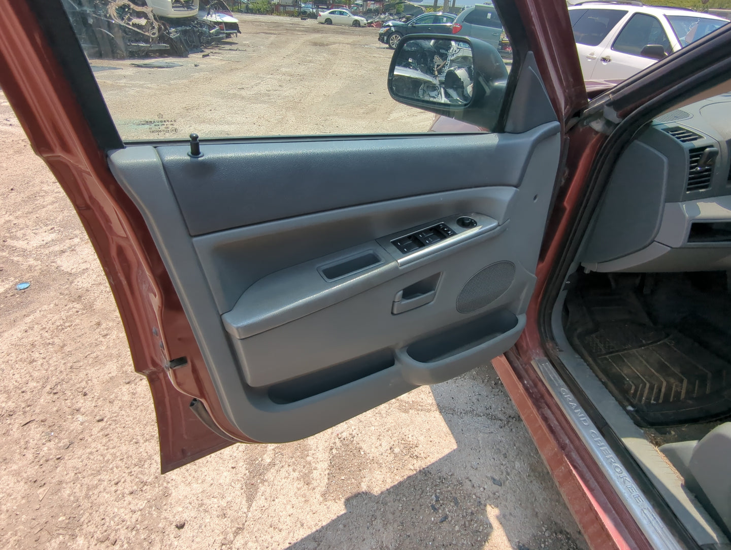 2007 Jeep Grand Cherokee Front Left Driver Interior Door Panel Trim - Oemusedautoparts1.com