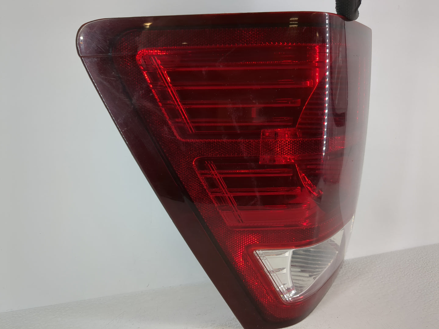 2007-2010 Jeep Grand Cherokee Tail Light Assembly Driver Left OEM P/N:55079013AB Fits Fits 2007 2008 2009 2010 OEM Used Auto