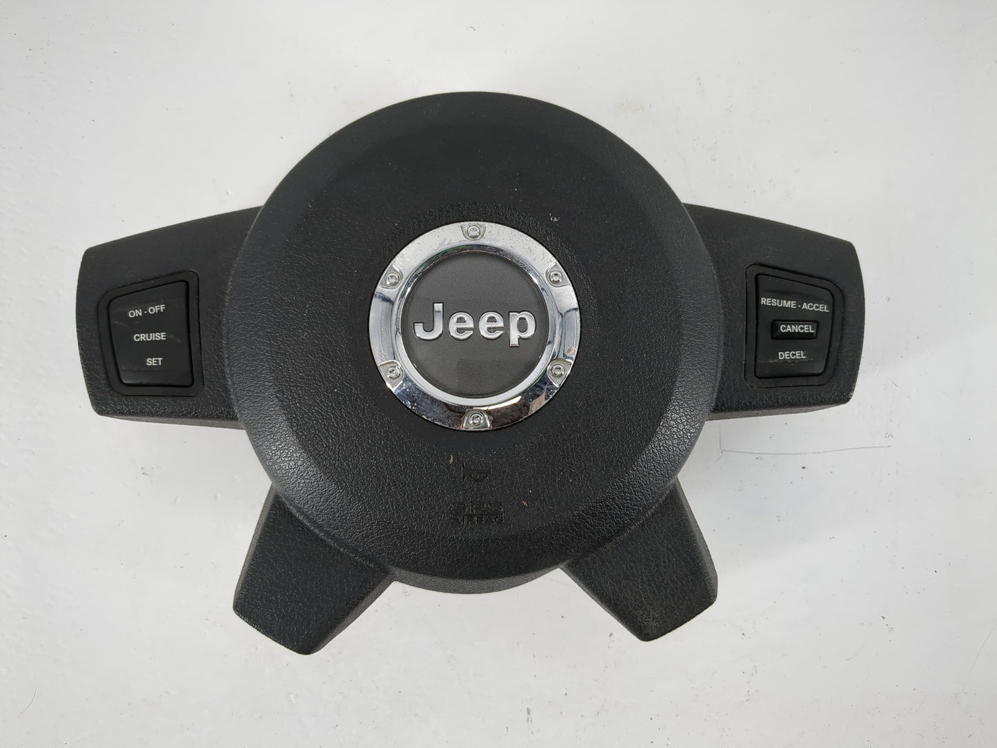 2005-2007 Jeep Grand Cherokee Air Bag Driver Left Steering Wheel Mounted P/N:P5JY991DVAH Fits Fits 2005 2006 2007 OEM Used A