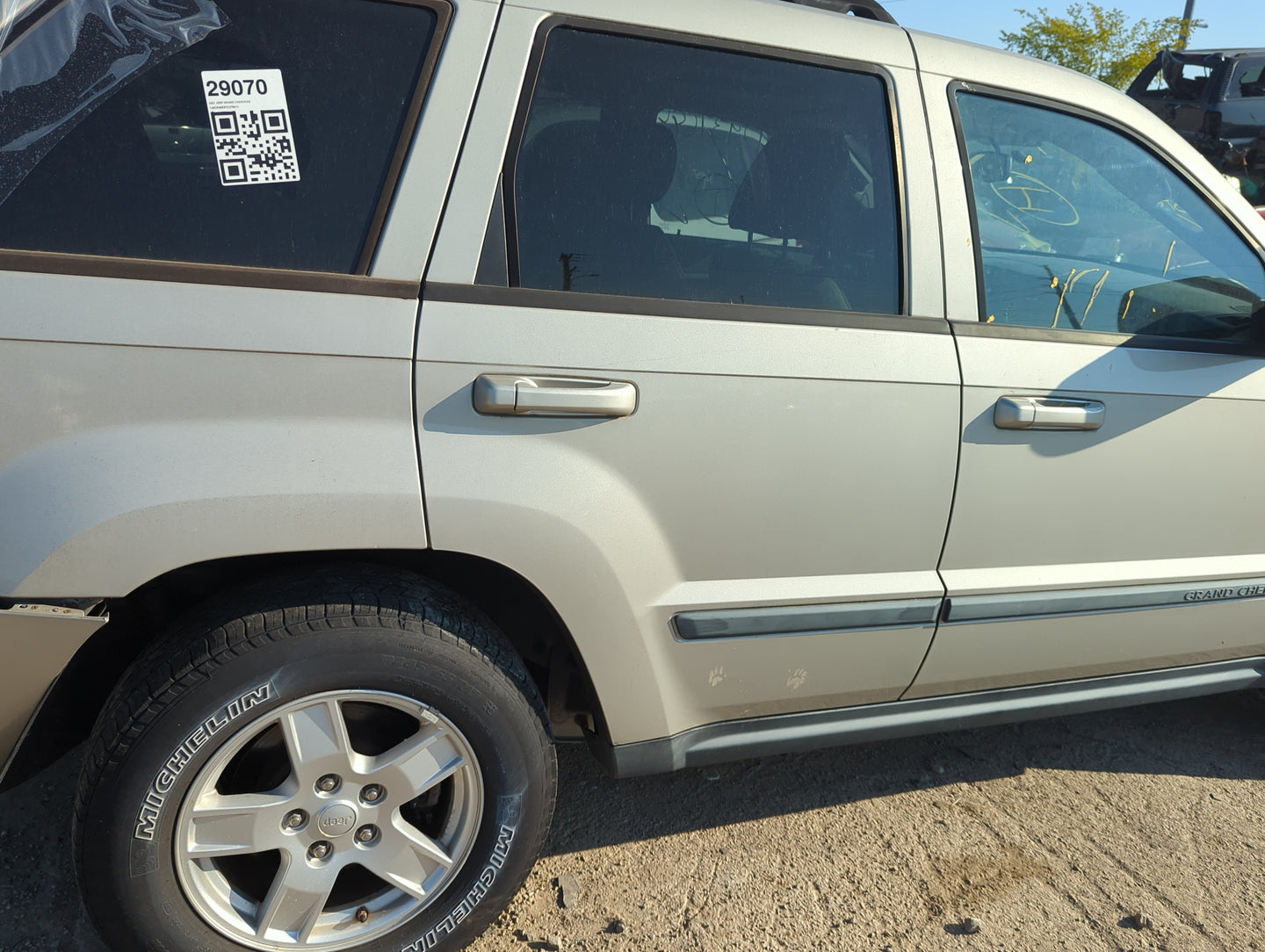 2005-2010 Jeep Grand Cherokee Passenger Rear Door Oem - Oemusedautoparts1.com