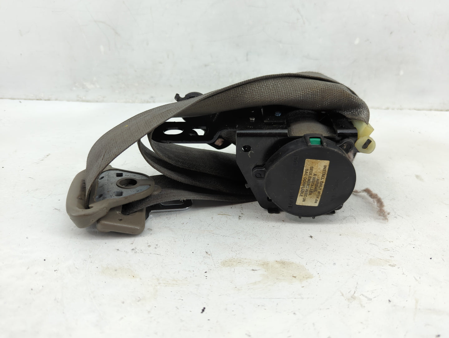 2005-2007 Jeep Grand Cherokee Drvier Front Seatbelt Retractor 1164281 - Oemusedautoparts1.com