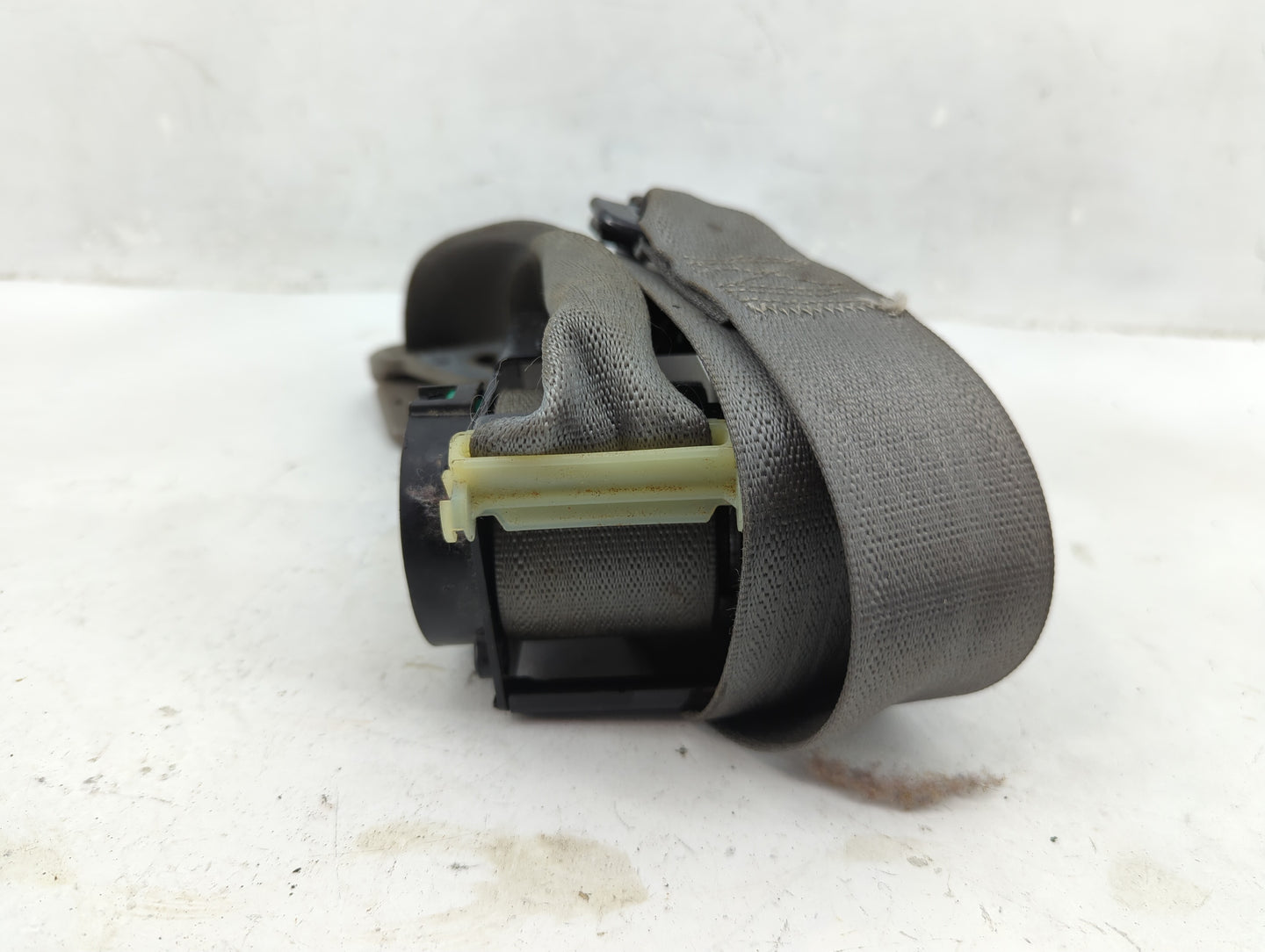 2005-2007 Jeep Grand Cherokee Drvier Front Seatbelt Retractor 1164281 - Oemusedautoparts1.com