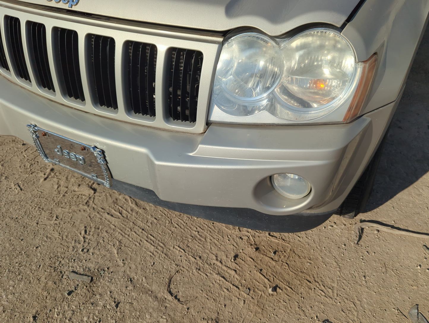 2005-2007 Jeep Grand Cherokee Front Bumper - Oem - Oemusedautoparts1.com