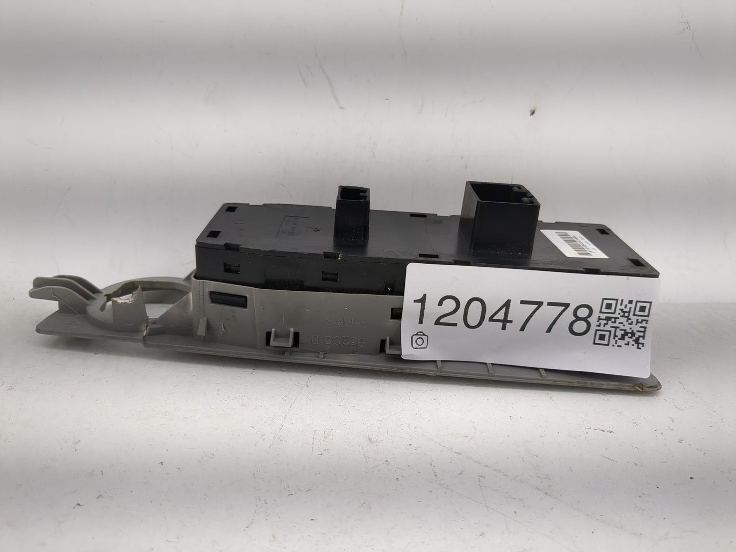 2007-2010 Jeep Grand Cherokee Master Power Window Switch Replacement Driver Side Left P/N:X35008303 Fits OEM Used Auto Parts