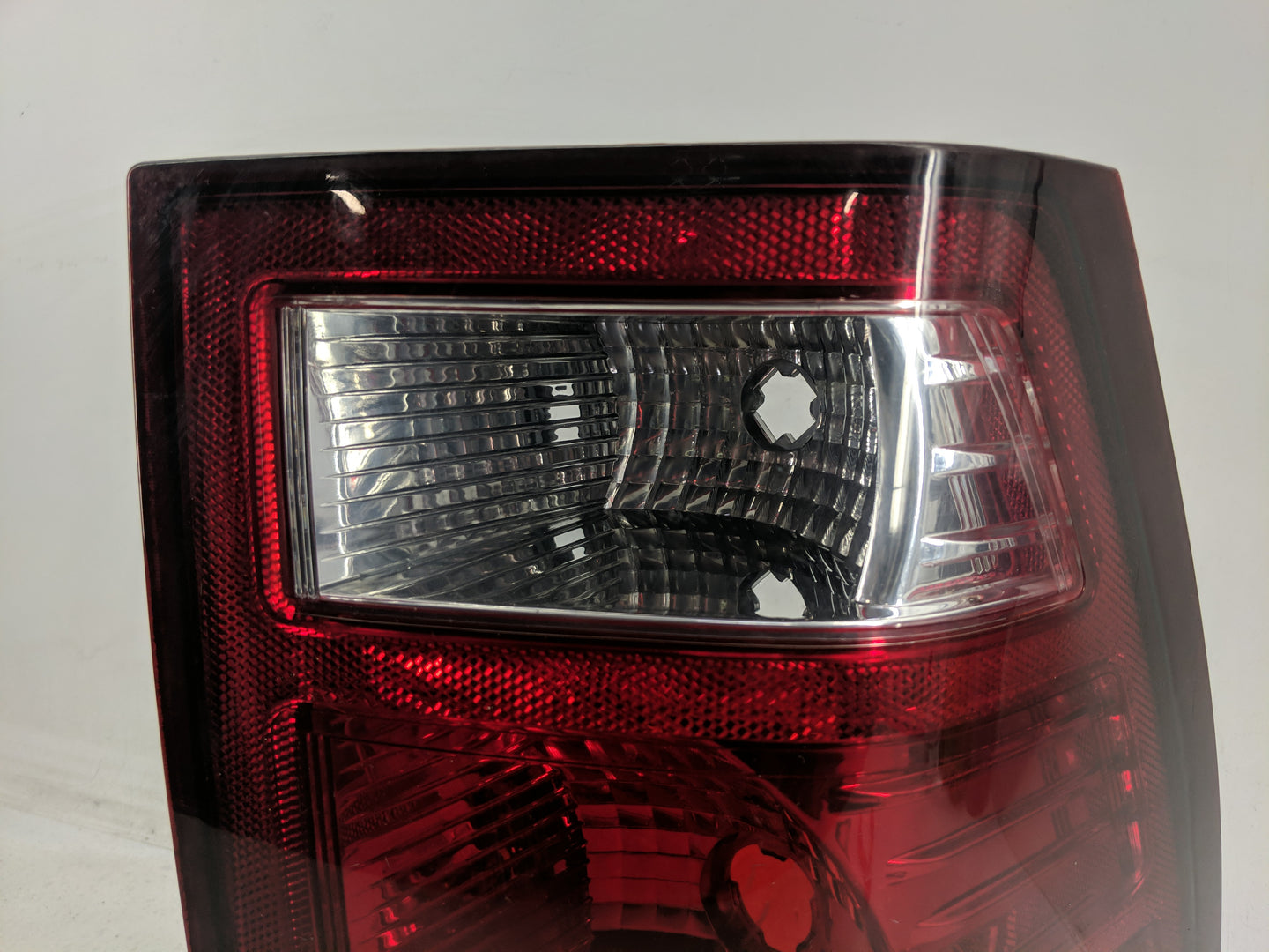 2007-2010 Jeep Grand Cherokee Tail Light Assembly Driver Left OEM Fits Fits 2007 2008 2009 2010 OEM Used Auto Parts - Oemuse