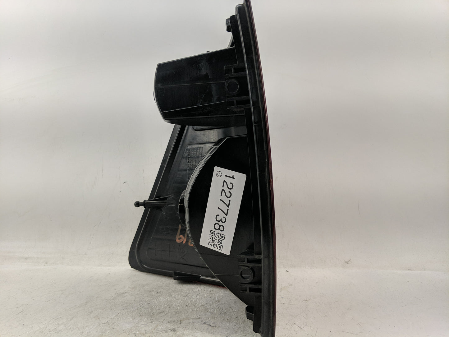 2007-2010 Jeep Grand Cherokee Tail Light Assembly Driver Left OEM Fits Fits 2007 2008 2009 2010 OEM Used Auto Parts - Oemuse